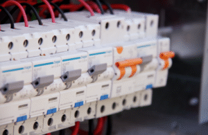 إصلاح كابلات الكهرباء بالرياض