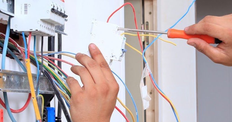 فني صيانة كهرباء بالدوادمي | 0591782680